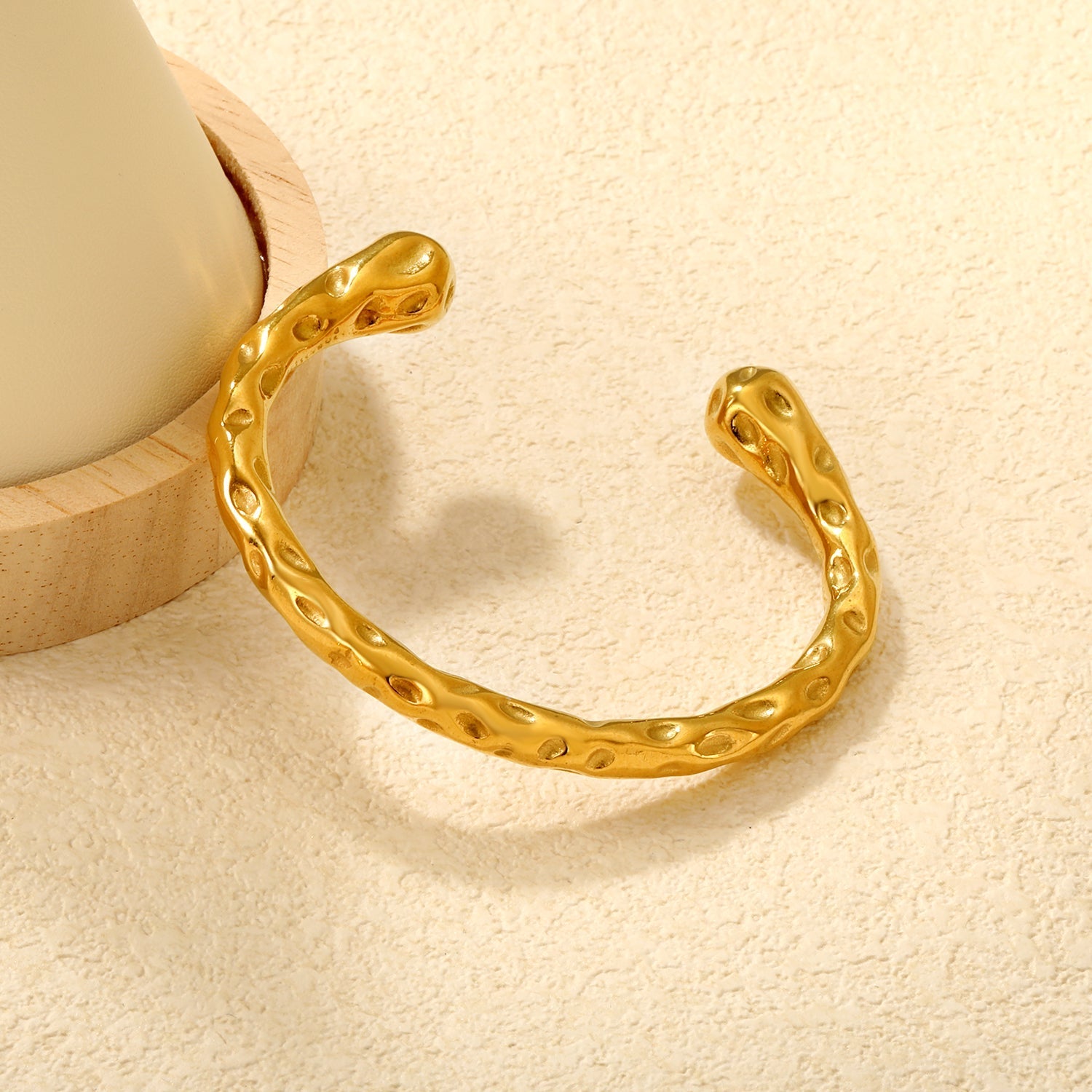 Heavy Sculpted Cuff
